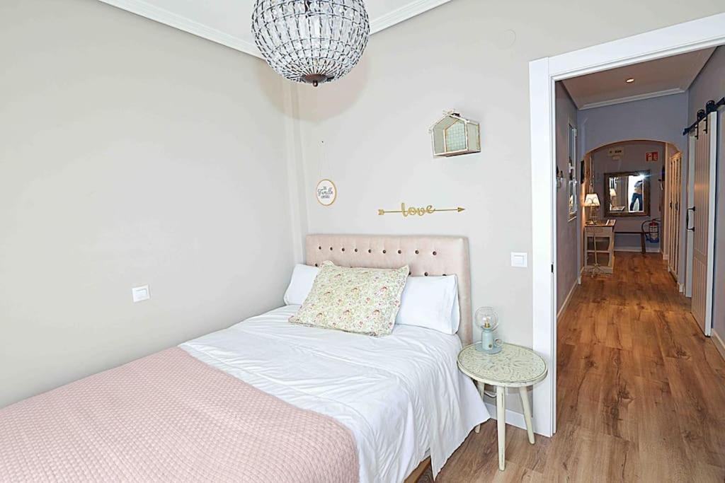 Apartamento Con Encanto "Las Raices" ซานตานเดร์ ภายนอก รูปภาพ